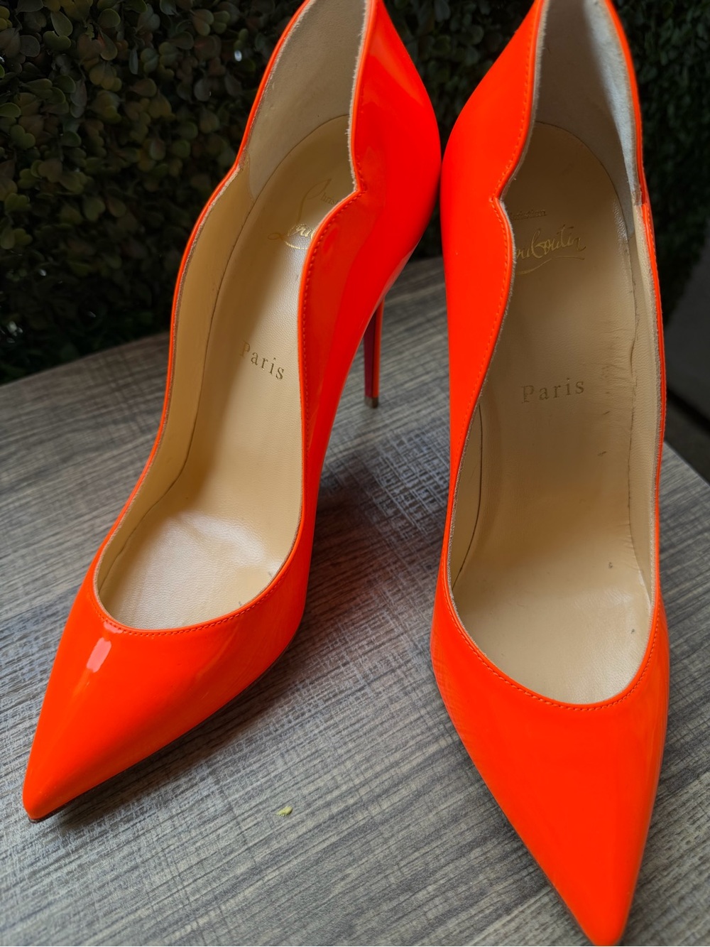 Christian Louboutin Hot Chick 100 Neon Orange Patent Pumps Heels New size 39/9 - Picture 5 of 11